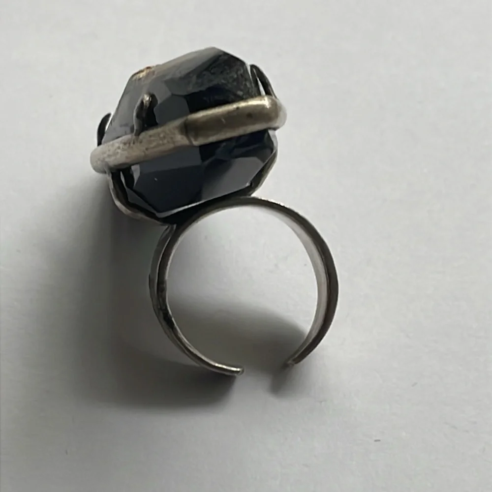 Chan Luu Ring - Picture 2 of 8